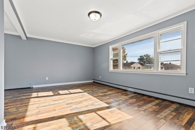 Building Photo - 557 E Elm St