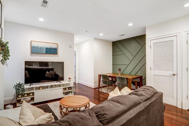 Foto del edificio - 3937 Davis Pl NW