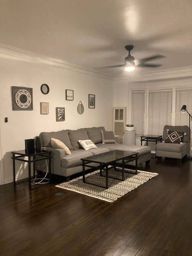 Sofá seccional - 3622 W Adams Blvd