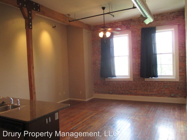 Foto del edificio - 302 N Boonville Ave
