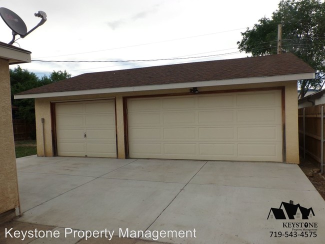 Building Photo - 3 br, 1.5 bath House - 2650 Aster Street