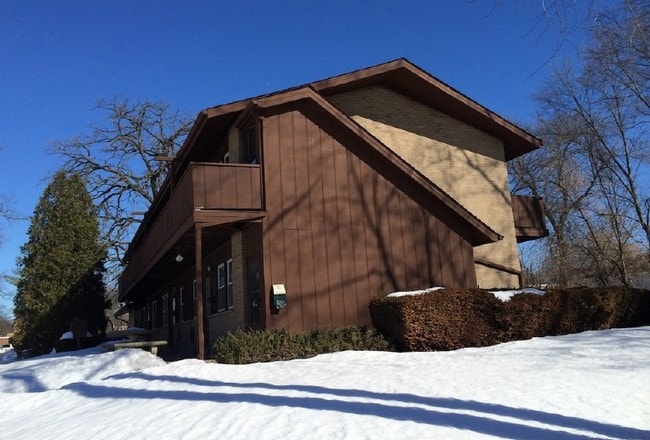 6725 Crocus Ct Greendale WI 53129 6725 Crocus Ct Greendale WI 6725 Crocus Ct Greendale WI 53129 6725 Crocus Ct Greendale WI