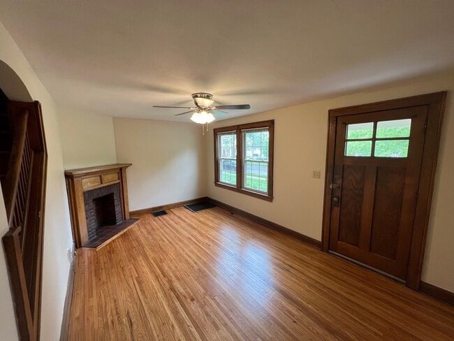 Building Photo - 1414 Haines Ave