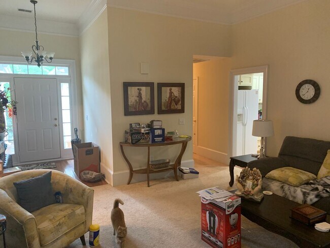 Foto del edificio - 3BR Eastside Beauty Available July 2026