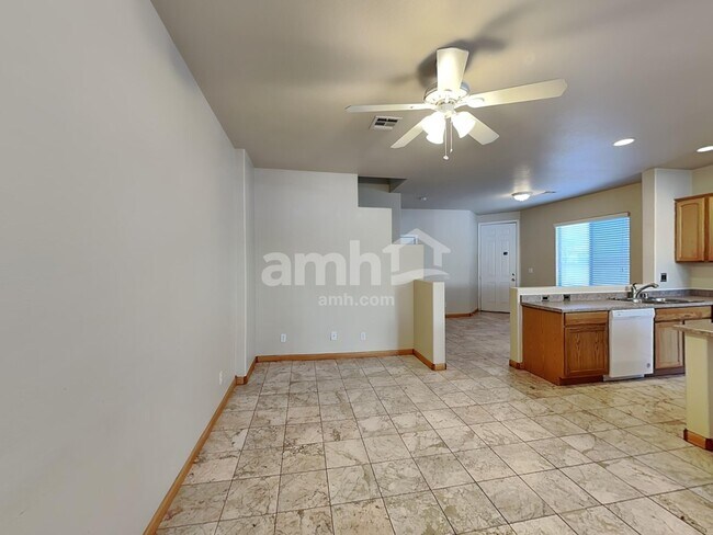 Foto del edificio - 8209 Strawberry Spring St