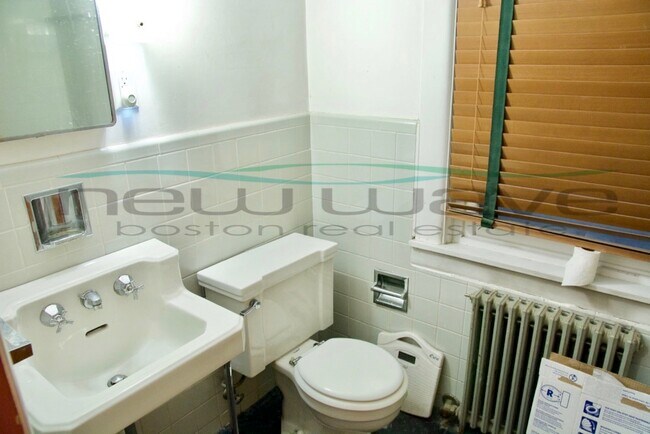 Building Photo - 36 Beacon St