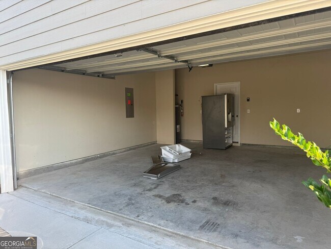Building Photo - 3475 Ridge Hill Pkwy