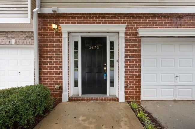 Building Photo - 3 bdrm, 2 bath townhome in Scottdale
