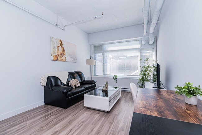 Building Photo - 6547 Rue de Saint-Vallier