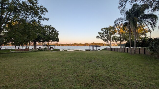 Building Photo - 2712 Goldenrod Dr