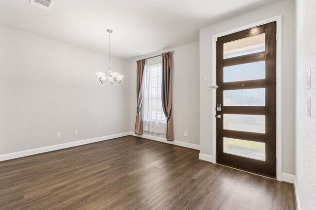 Foto del edificio - 2319 Castello Wy