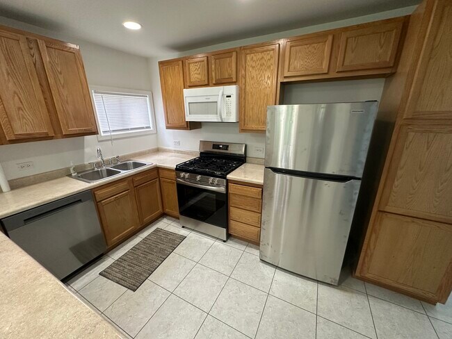 Building Photo - 22570 W Ridge Dr