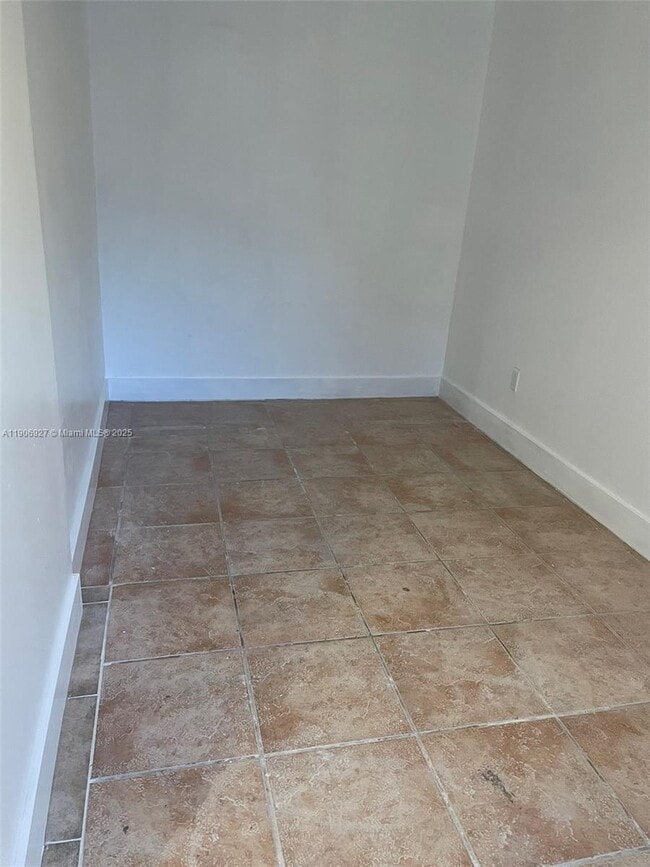 Foto del edificio - 746 NE 80th St