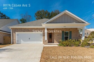 Building Photo - 807A Cedar Ave S