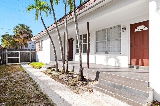 Foto del edificio - 181 NE 168th St