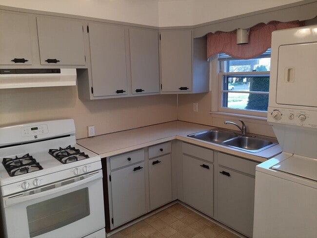 Kitchen - 17 S Kershaw St