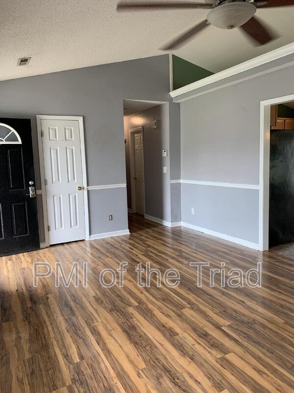 Building Photo - 2457 Shadow Valley Rd