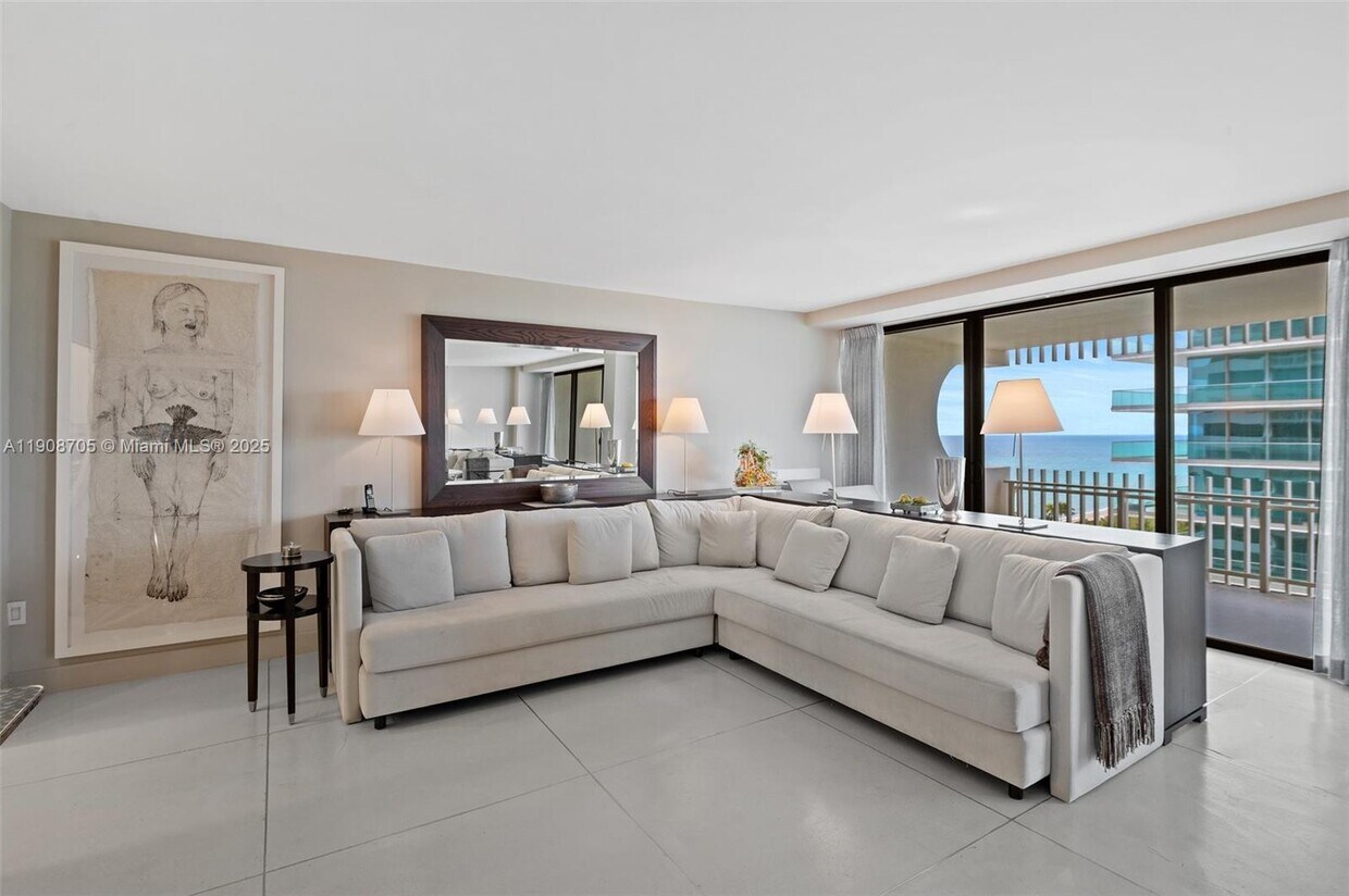 Foto principal - 10205 Collins Ave