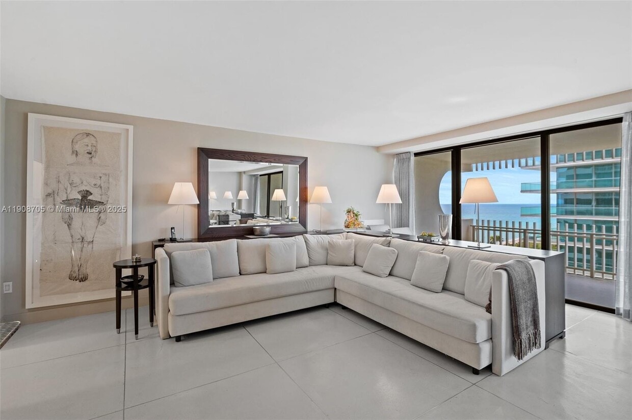 Primary Photo - 10205 Collins Ave