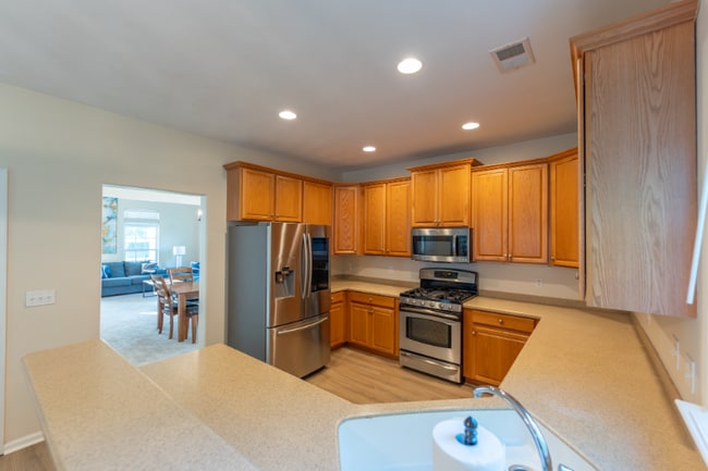 Building Photo - 2076 Queens Point Dr