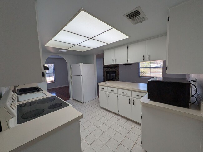 Building Photo - Wonderful 3/2/2 Corner Lot Near Golf Course In Citrus Springs