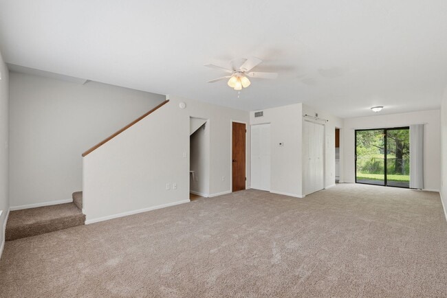 Building Photo - Southfork Oaks Condo