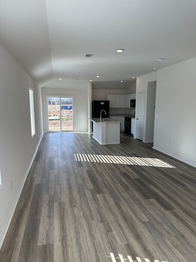 Foto del edificio - *Pre-leasing* Three Bedroom | Two Bath Home in Whitetail Crossing