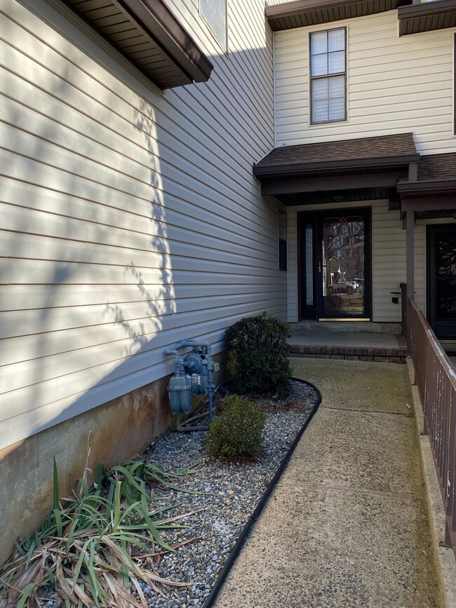 Front door - 434 Oak Knoll Dr