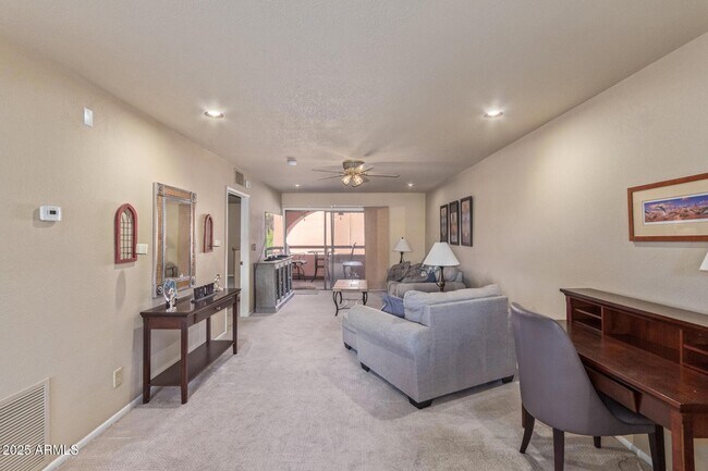 Foto del edificio - 4303 E Cactus Rd