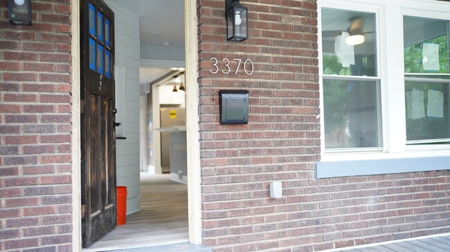 Foto del edificio - 3370 Parkview Ave