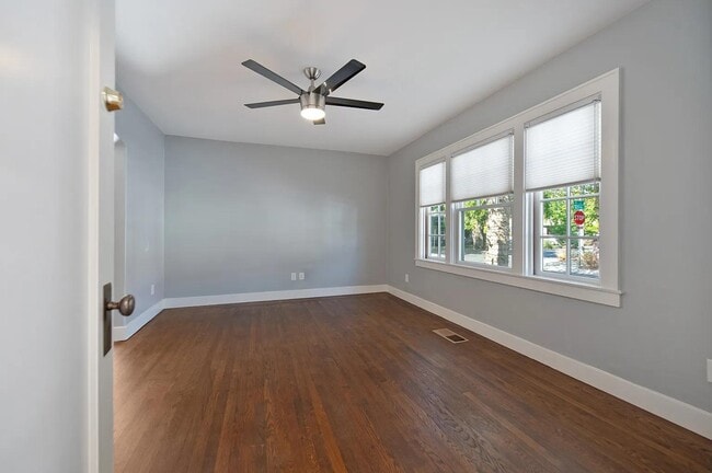 Building Photo - 2131 51st St