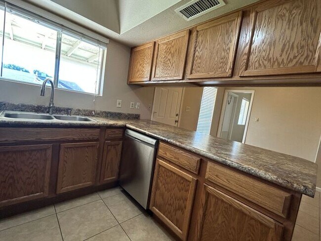 Foto del edificio - 301 W Olive Ave