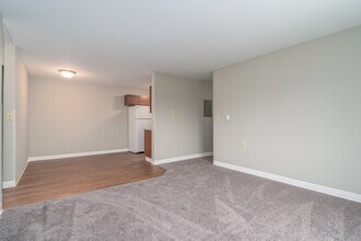 Columbia Square South *RENOVATED APARTMENTS!* photo'