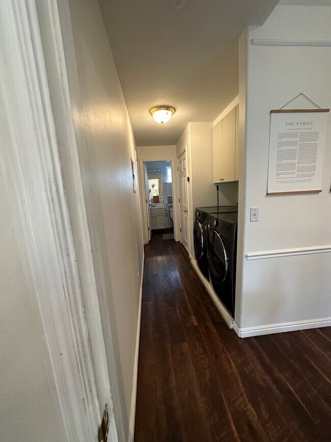 Foto del edificio - 1649 N Grandview Ln