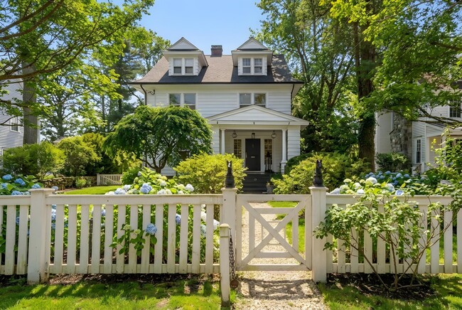 Building Photo - 13 Lockwood Ave