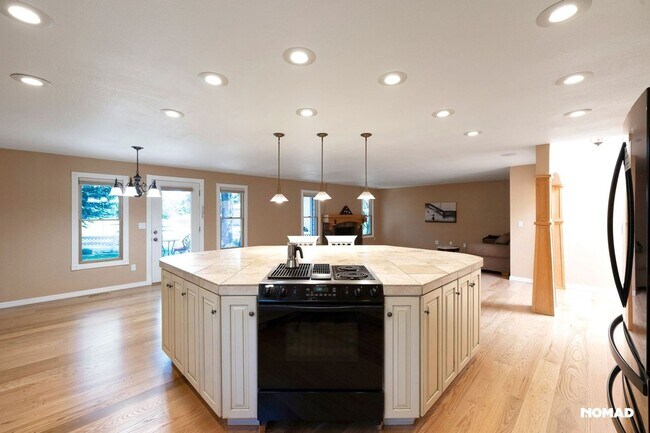 Building Photo - Charming 3BR House on Lakeview Golf Course