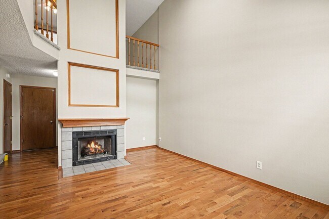 Foto del edificio - Beautiful Littleton Townhome | 2 Bed + 3 Bath | Nearly 2,000 Sq Ft | Prime Location