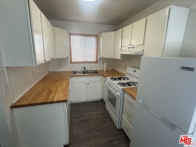 Foto del edificio - 1029 W Fairway Blvd