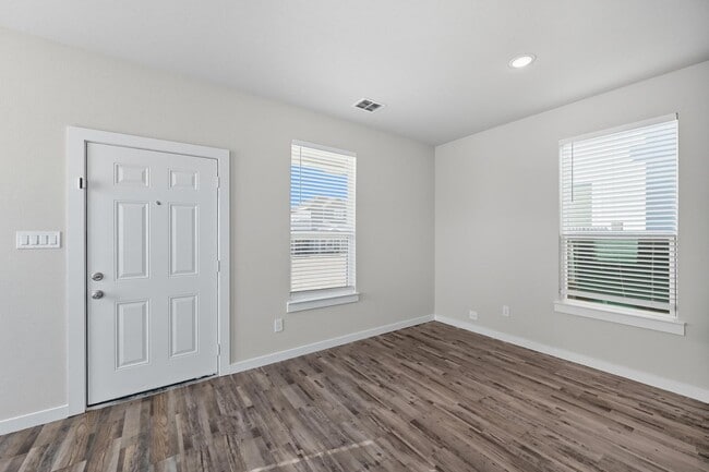 Building Photo - 3413 Valley Vista Dr