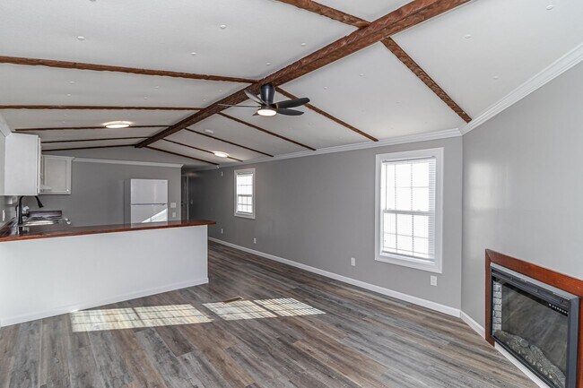 Foto del edificio - IMMACULATE 3 BR | 2 BA in Pikeville! Lawn ...