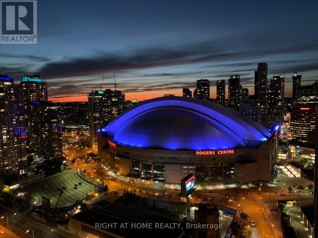 Building Photo - 270 Queens Quay W