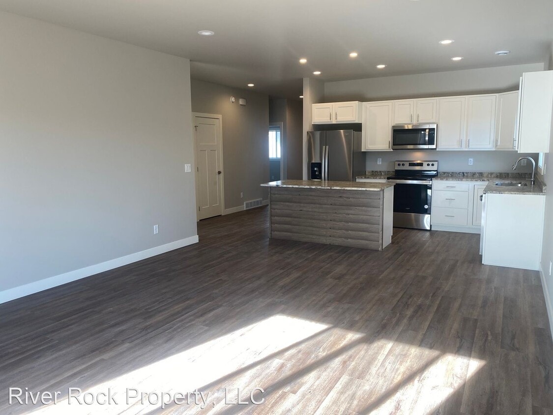 3 br, 2 bath House 6710 71st Avenue South House Rental in Horace