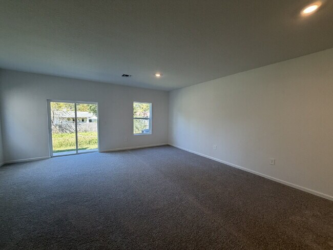 Foto del edificio - Brand New Townhome in Tara Serena – Gaines...