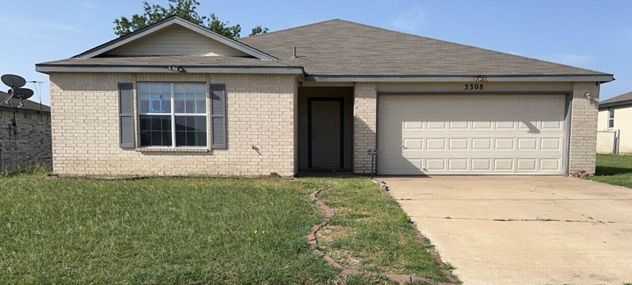 Foto principal - 3308 Lakecrest Dr