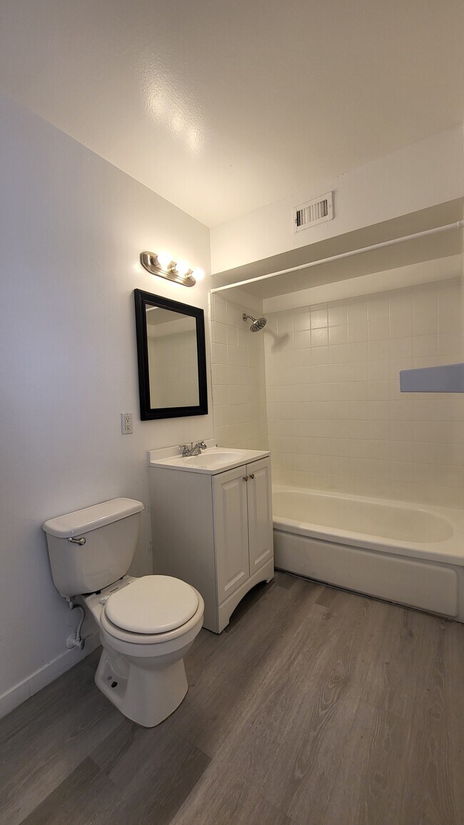 Foto del edificio - 2937 Stewart Ave