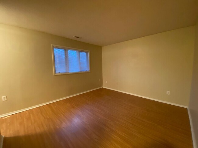 Building Photo - 1925 SE King Ave