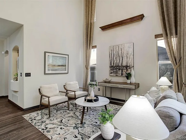 Foto del edificio - 3791 Charterwood Cir