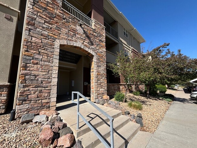 Foto del edificio - Large 3 bedroom condo with 2 bathrooms!
