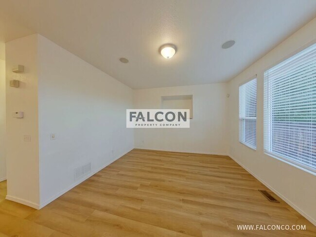 Foto del edificio - 6627 Silverwind Cir
