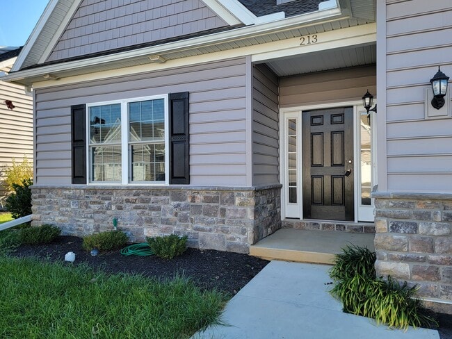 Building Photo - 213 Buckton Dr